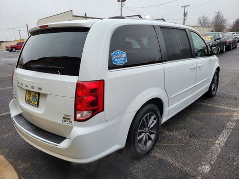 Used 2017 Dodge Grand Caravan SXT image 22