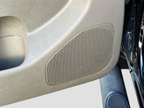 Used 2018 Nissan Frontier SV w/ Value Truck Package RWD image 18