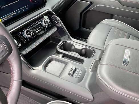 Used 2024 GMC Sierra 2500 AT4X image 18