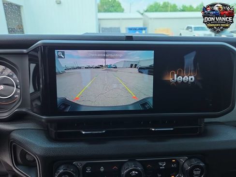 Used 2024 Jeep Gladiator Sport AWD/4WD image 20