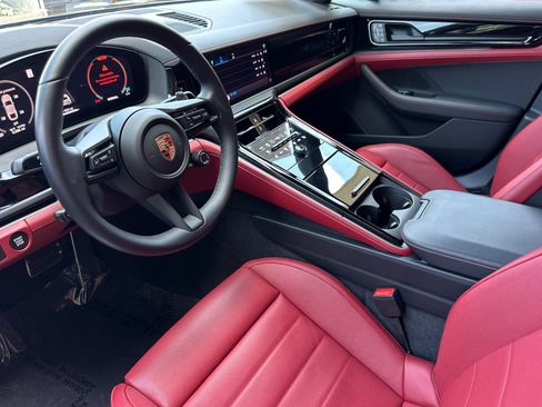 Used 2026 Porsche Panamera image 4
