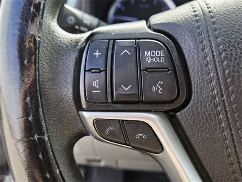 Used 2019 Toyota Highlander LE image 26