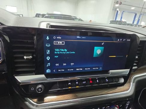 Used 2025 Chevrolet Silverado 1500 RST AWD/4WD image 13