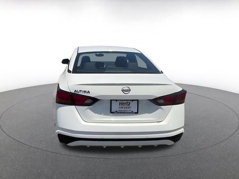Used 2025 Nissan Altima 2.5 SV FWD image 12