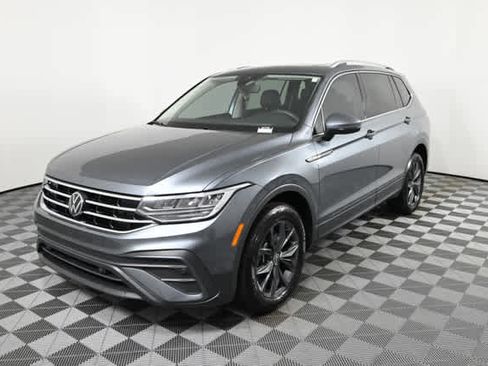 Used 2024 Volkswagen Tiguan SE image 2
