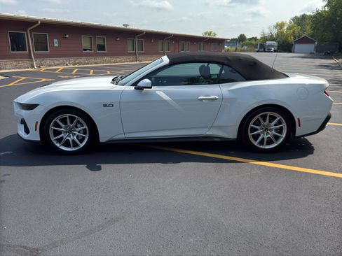 Used 2025 Ford Mustang GT Premium RWD image 9