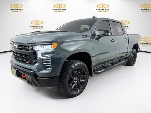 Used 2025 Chevrolet Silverado 1500 LT Trail Boss w/ Convenience Package II AWD/4WD image 3
