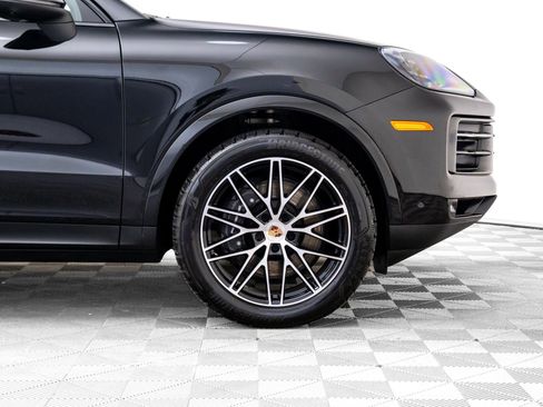 Certified 2025 Porsche Cayenne image 35