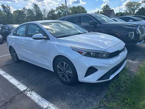 Used 2023 Kia Forte LXS FWD image 3