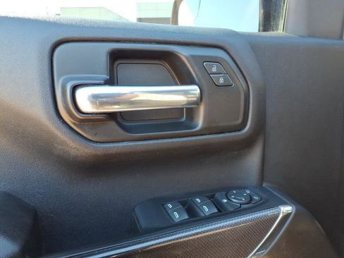 Used 2022 Chevrolet Silverado 1500 Custom Trail Boss w/ Midnight Edition image 9