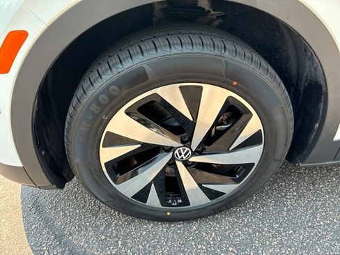 Used 2023 Volkswagen ID.4 Pro AWD/4WD image 8