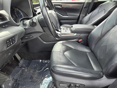 Used 2021 Toyota Highlander Platinum AWD/4WD image 15