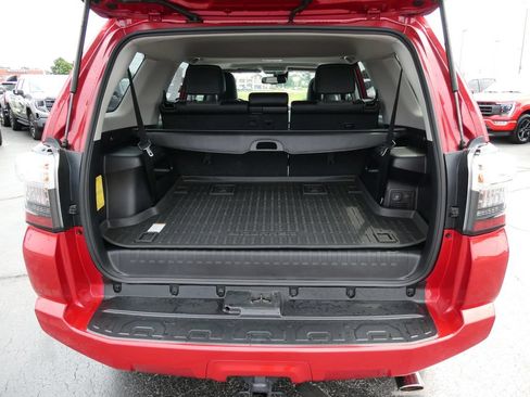 Used 2021 Toyota 4Runner SR5 Premium w/ Moonroof Package AWD/4WD image 17