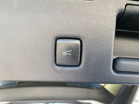 Used 2021 Ford Escape SEL w/ Technology Package AWD/4WD image 9