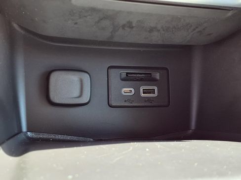 Certified 2023 GMC Acadia SLE w/ Driver Convenience Package FWD image 23