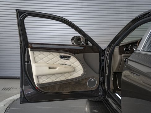 Used 2013 Bentley Mulsanne RWD image 24