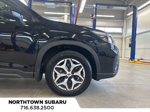 Used 2020 Subaru Forester Premium AWD/4WD image 32