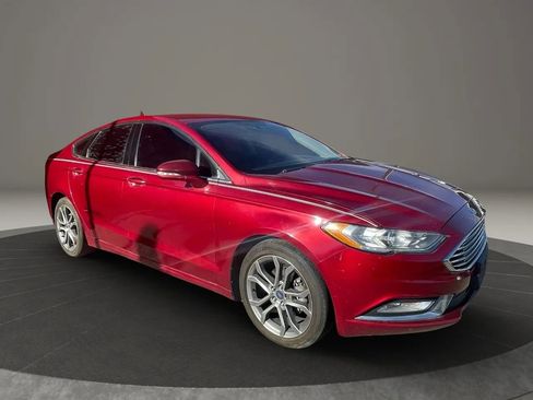 Used 2017 Ford Fusion SE w/ Equipment Group 201A image 5