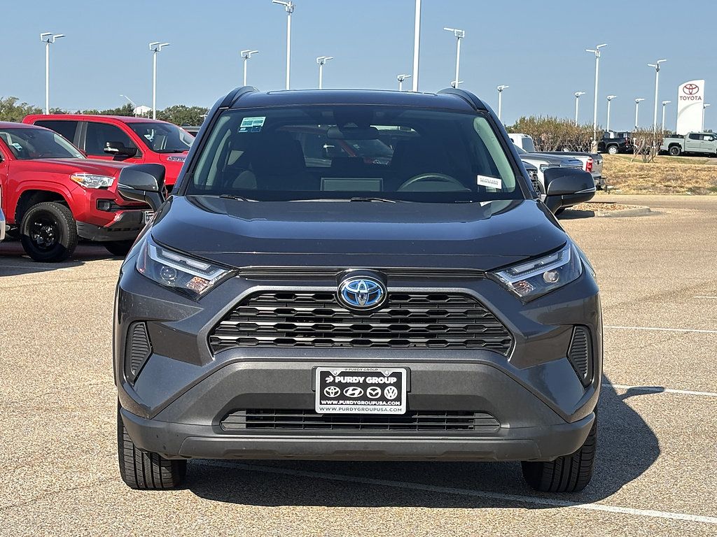 Used 2022 Toyota RAV4 XLE w/ Convenience Package AWD/4WD image 3
