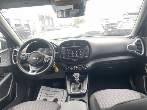Used 2025 Kia Soul LX w/ LX Technology Package FWD image 38