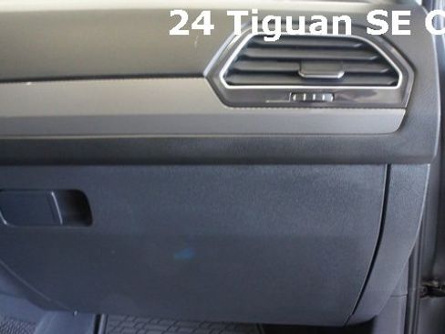Used 2024 Volkswagen Tiguan SE w/ Panoramic Sunroof Package image 48