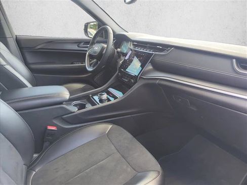 Used 2024 Jeep Grand Cherokee Altitude RWD image 19