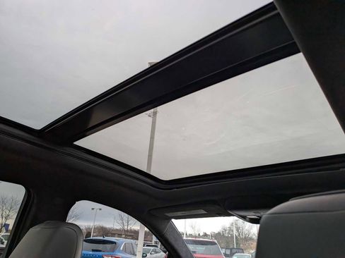 Used 2017 Cadillac XT5 Platinum image 21