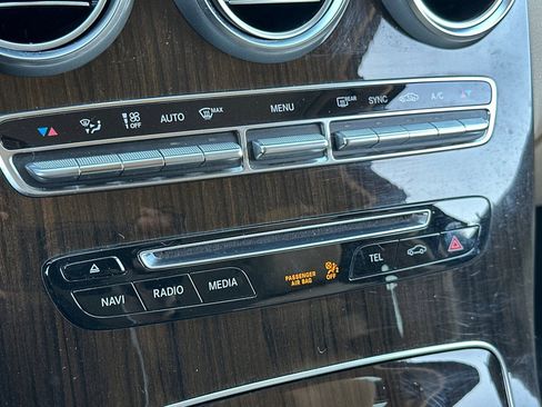 Used 2018 Mercedes-Benz GLC 300 4MATIC image 19