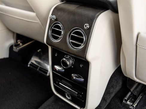 Used 2019 Rolls-Royce Cullinan image 46