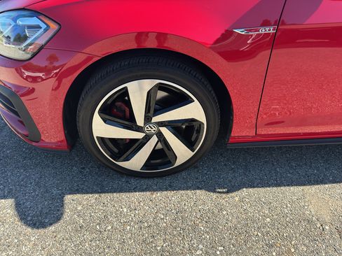 Used 2019 Volkswagen GTI SE FWD image 4