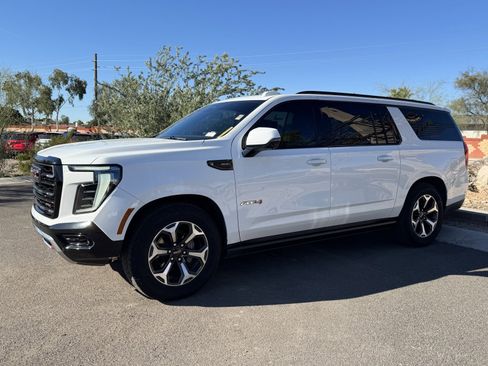 Used 2025 GMC Yukon XL AT4 Ultimate image 7