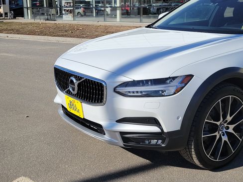 Used 2019 Volvo V90 T6 Cross Country w/ Advanced Package image 14