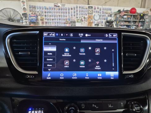 Used 2025 Chrysler Pacifica Select FWD image 37