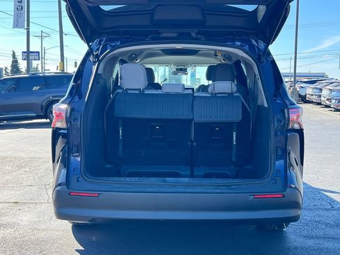 Used 2021 Toyota Sienna LE AWD/4WD image 12