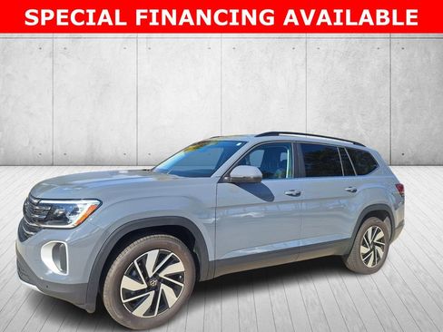 Used 2025 Volkswagen Atlas SE image 1