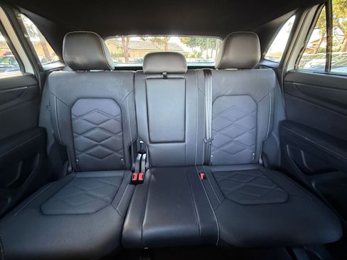 Used 2025 Volkswagen Atlas Cross Sport SE image 34