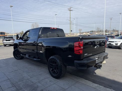 Used 2018 Chevrolet Silverado 2500 LT w/ Midnight Edition image 4