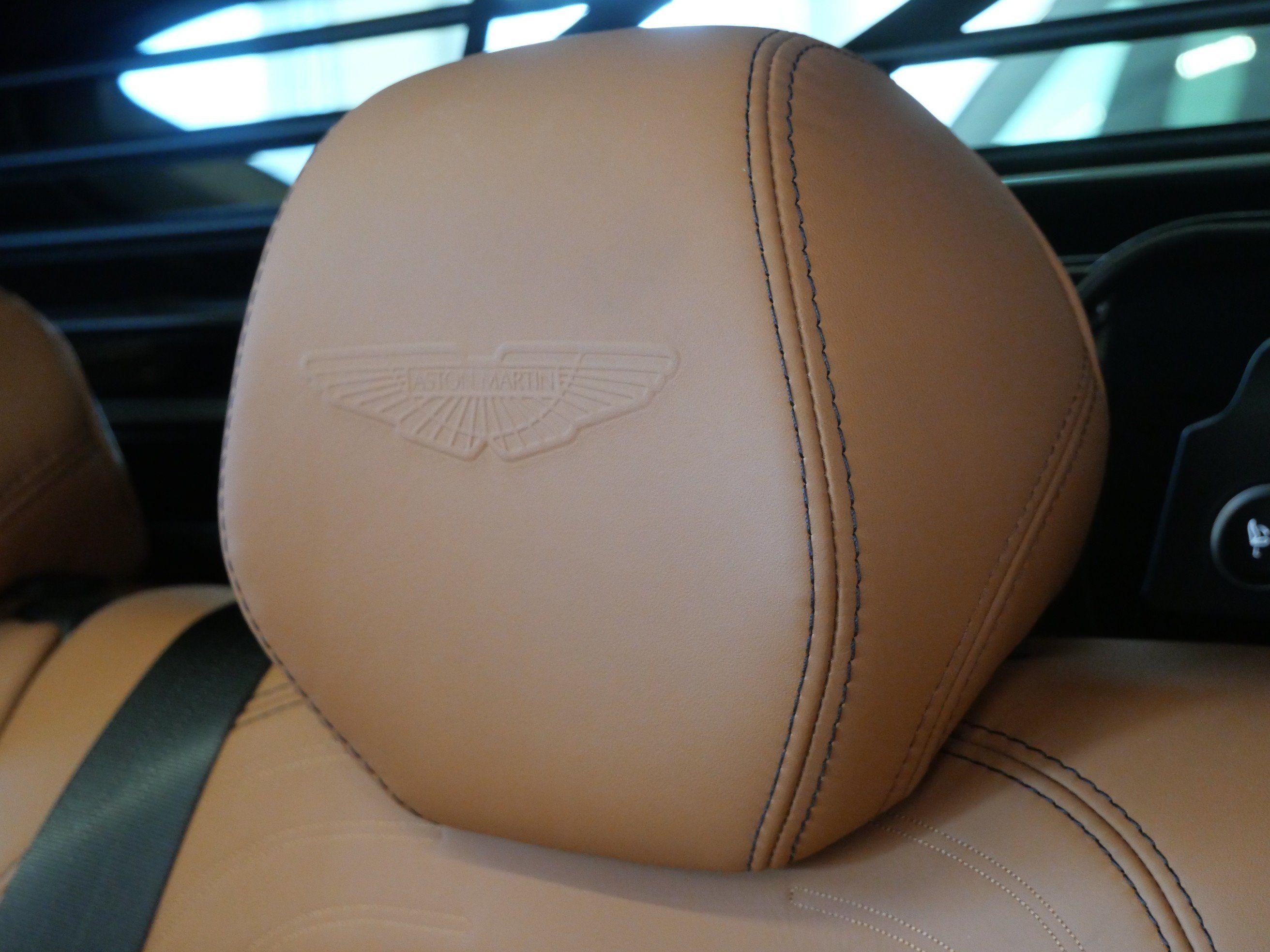 Used 2023 Aston Martin DBX AWD/4WD image 19