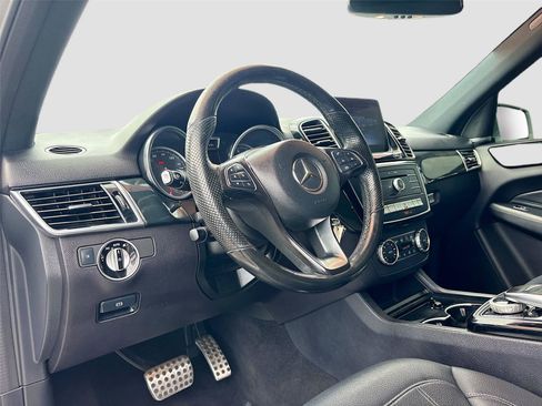 Used 2019 Mercedes-Benz GLE 400 4MATIC w/ Premium 1 Package image 9