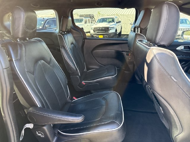 Used 2026 Chrysler Pacifica Limited FWD image 13
