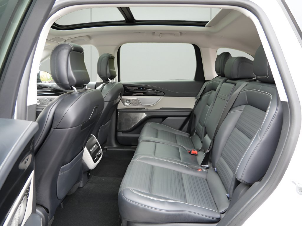 Used 2025 Lincoln Nautilus Reserve AWD/4WD image 11
