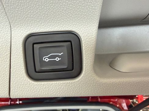 Used 2023 GMC Acadia SLT w/ Technology Package image 34