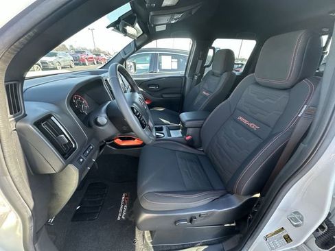 Certified 2025 Nissan Frontier PRO-4X image 11