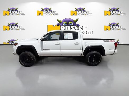 Used 2018 Toyota Tacoma TRD Off-Road AWD/4WD image 8