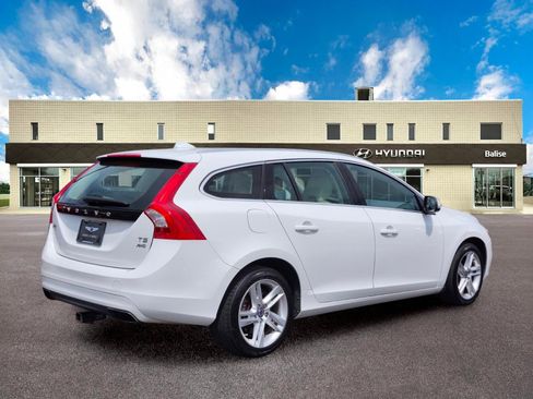 Used 2015 Volvo V60 T5 Premier image 3