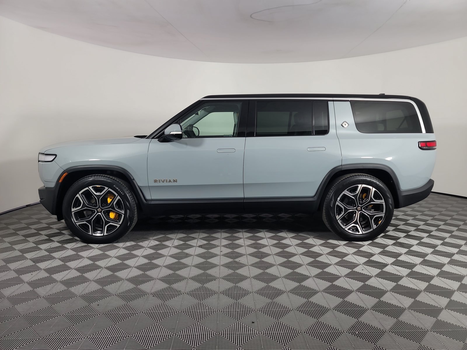 Used 2024 Rivian R1S Adventure Quad AWD/4WD image 2