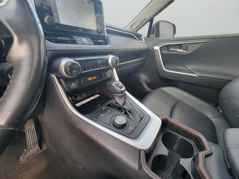 Used 2020 Toyota RAV4 Limited image 23