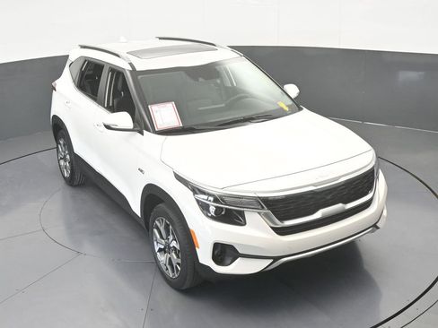 Used 2022 Kia Seltos EX image 57