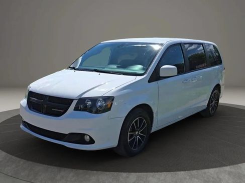 Used 2019 Dodge Grand Caravan SXT w/ Driver Convenience Group FWD image 4