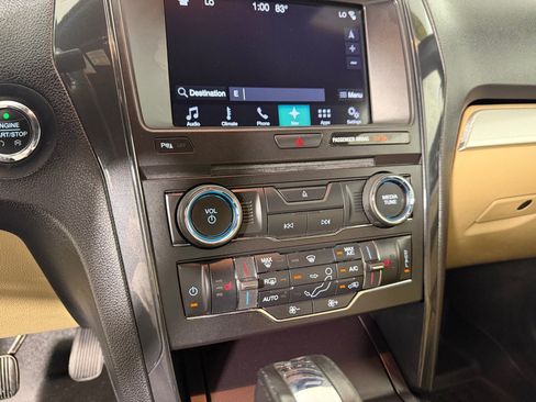 Used 2017 Ford Explorer XLT w/ Equipment Group 202A AWD/4WD image 18